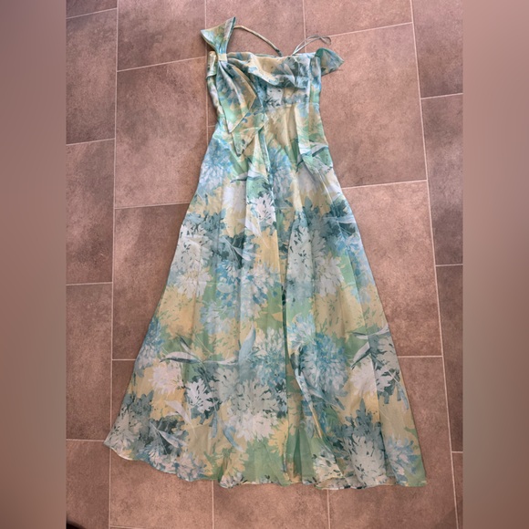 Taylor Women's Asymmetric-Neck Bow-Strap Gown - Picture 4 of 5